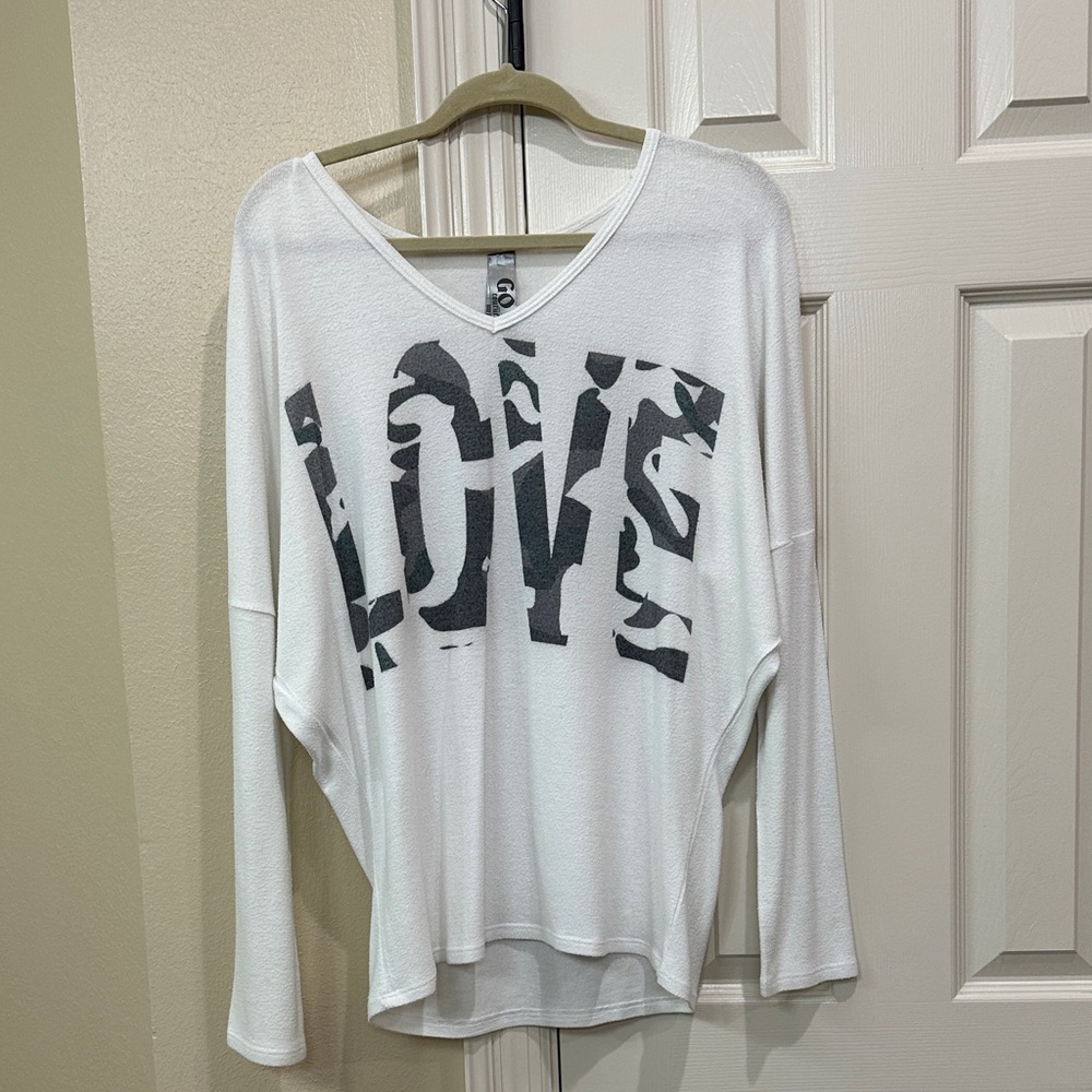 Go Couture Women's White Love Print Top
